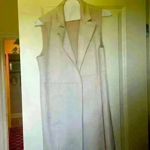 Ladies Joan Vaas vest. Size M. Worn once. Excellent condition. Cream color. - Picture 3 of 8